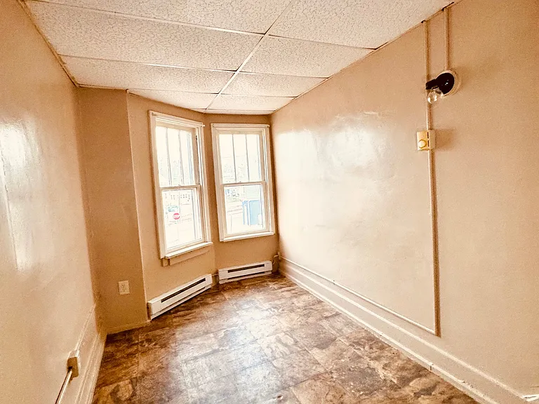 414 High St Unit 2 - Flex Room (Office, Hobby or Other)