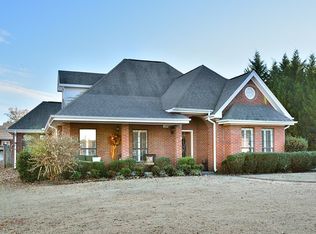296 Hazelwood Ln, Florence, AL 35634