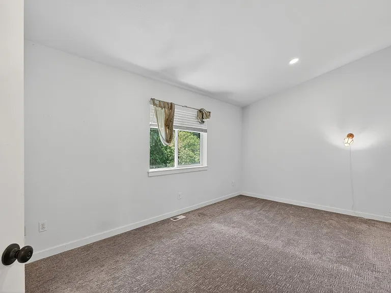1574 SE Nylace Ln — Photo 29