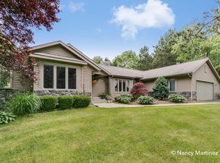 5045 Fox Forest Dr NE, Rockford, MI