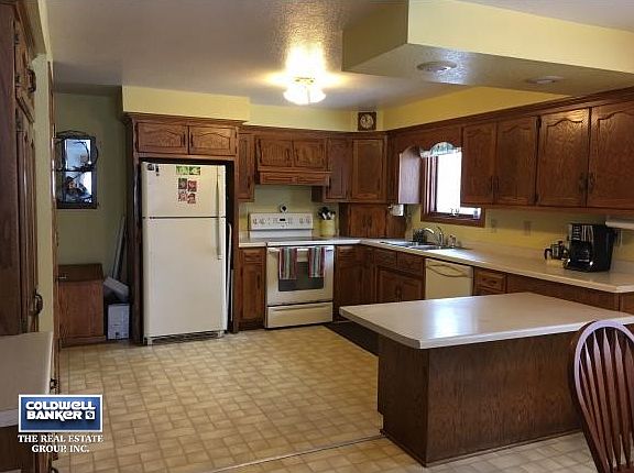 Fully applianced kitchen