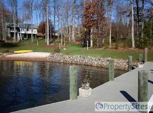 26 Windtree Point Dr, Moneta, VA 24121