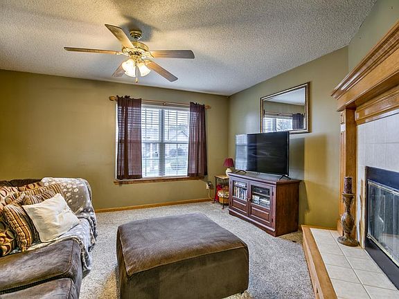 3rd image of 1009 Mountain View Ct