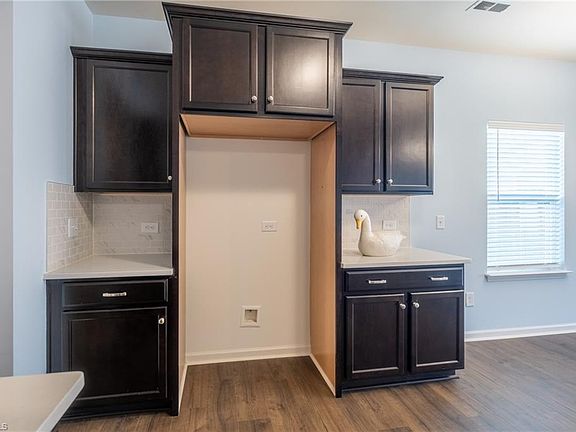 4th image of 5556 Baverhof Dr