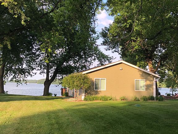 2nd image of 412 W Shore Dr