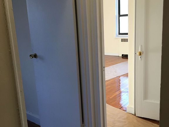 4th image of 19 Cumming St APT 4B