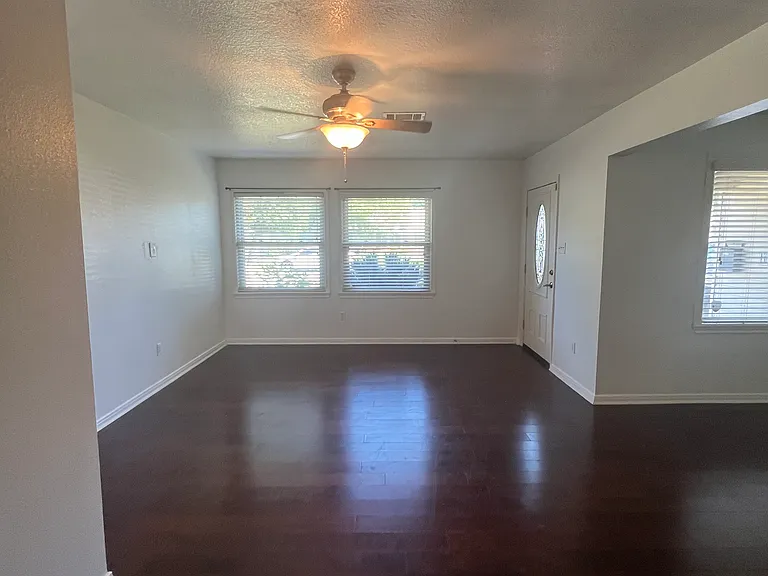 116 Bonita Ave — Photo 2