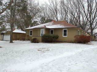 4861 Goodwin Ave N, Oakdale, MN 55128