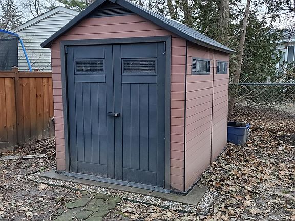 4th image of 24005 Pickett Ave