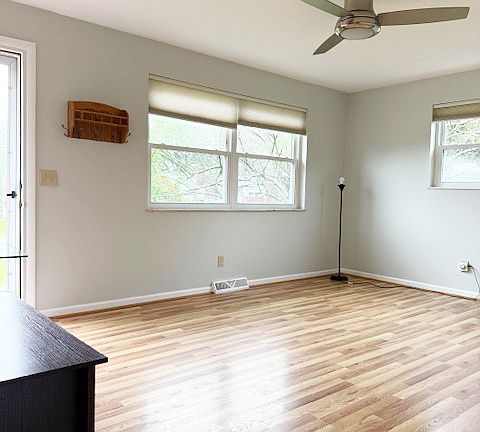 3rd image of 3354 Blue Rock Rd
