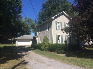 34 Irwin St, East Palestine, OH 44413