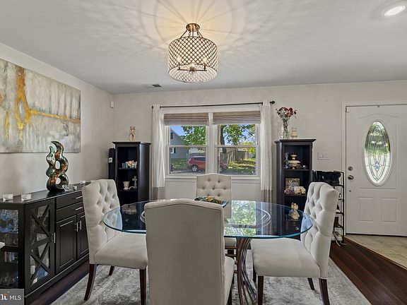4th image of 802 Rennard Ln