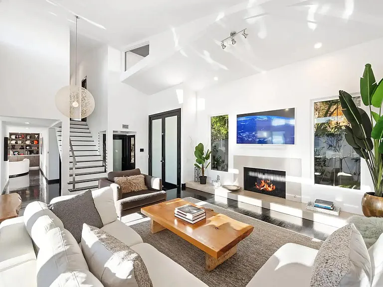Embrace opulence by the fireplace in our luxurious lounge, where sophisticated comfort meets refined elegance.