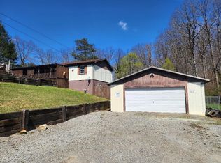 111 Heath St, Midway, WV 25878