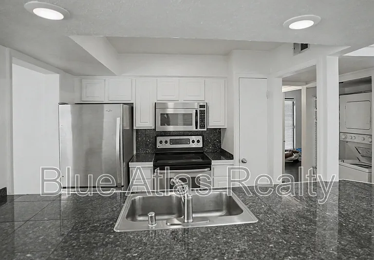 5938 Sandhurst Ln #205 — Photo 8