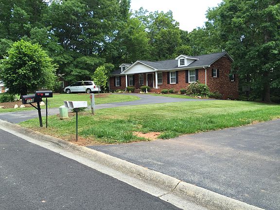 4th image of 95 Oxford Cir