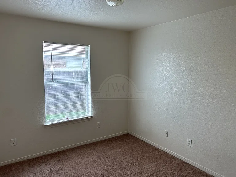 502 Primrose Dr — Photo 9