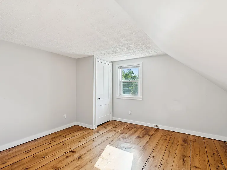 140 & 142 Sawyer Street — Photo 23