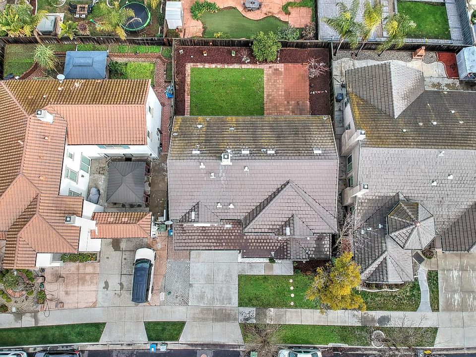 1st image of 523 Danbury Pl