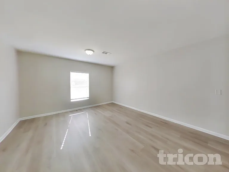 623 Walston Ln — Photo 16