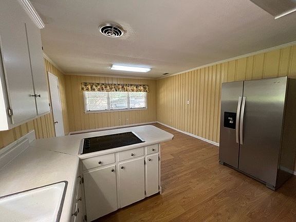 4th image of 1304 W Alden Ave