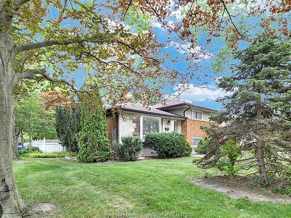 3rd image of 465 Greendale Dr