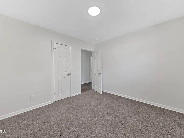 528 Parrish Ln — Photo 7