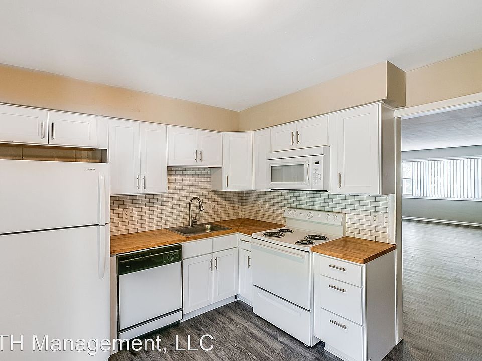 Creekwood Apartments 2294 Main St Holt MI Zillow