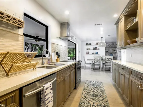 387 S Heathwood DR, MARCO ISLAND, FL 34145