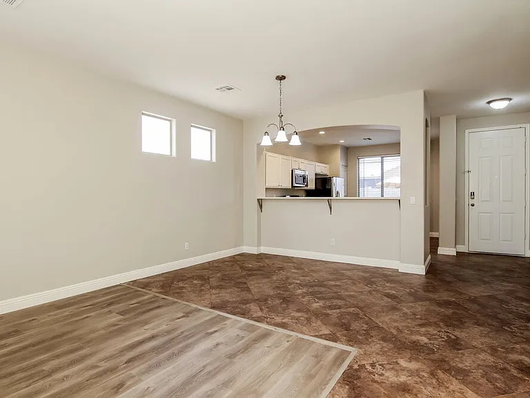 2122 S Edgewater — Photo 3