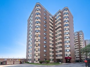 7337 S South Shore Dr APT 902, Chicago, IL 60649