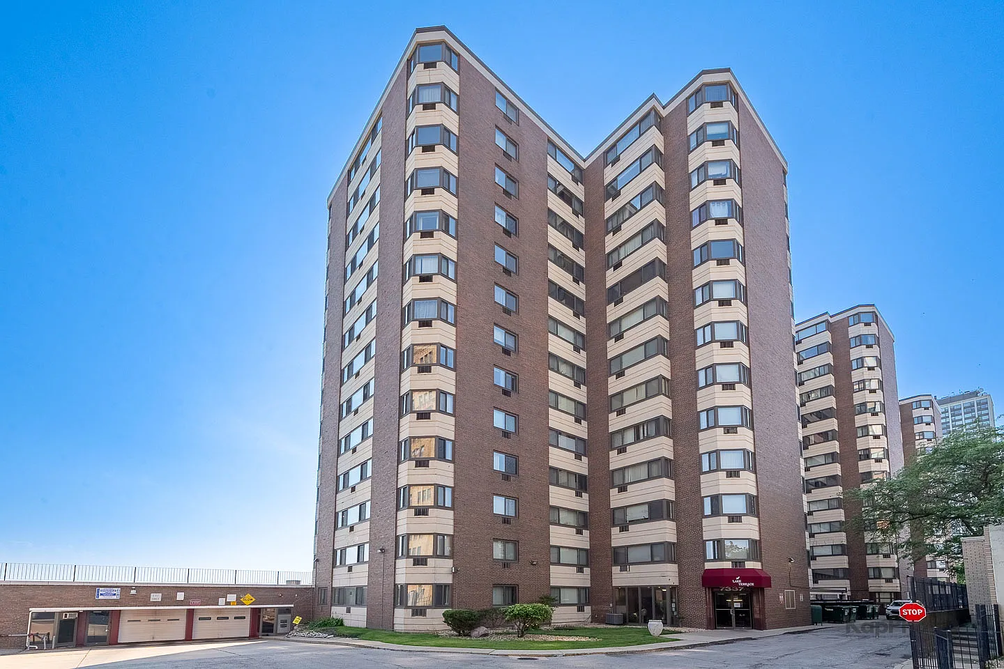 7337 S South Shore Dr APT 902 photo 1