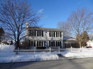 207 Fieldcrest Rd, Manchester, NH 03102