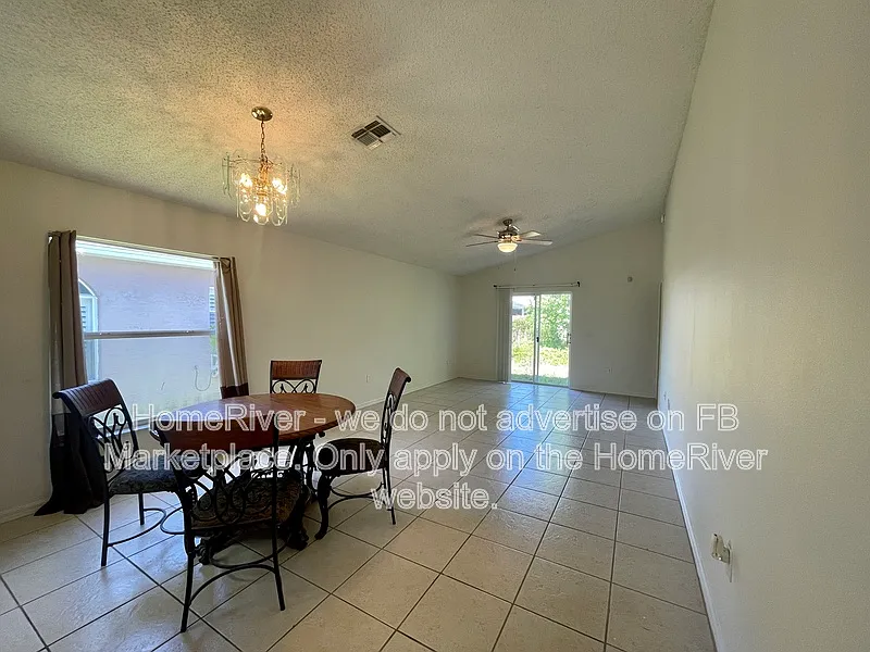 3 bed, 2.0 bath, 1273 sqft, $1,895 — Photo 4