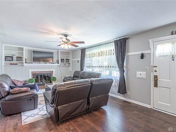 2nd image of 2451 Oak Park Ave
