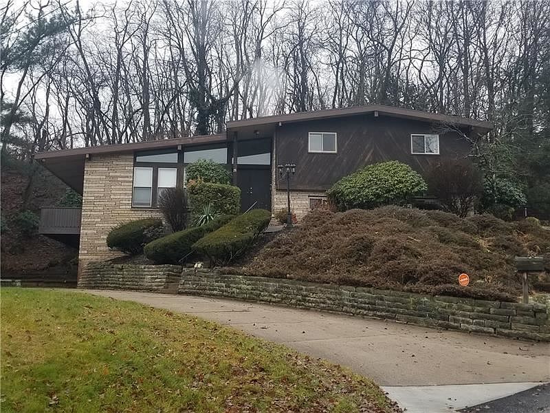 1st image of 25 Lancewood Dr