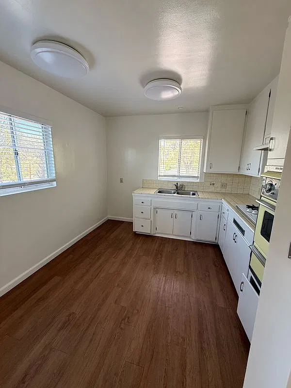 2 bed, 1.0 bath, 750 sqft, $2,400 — Photo 3