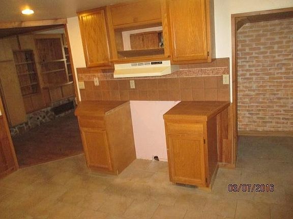 4th image of 209 N Lake St