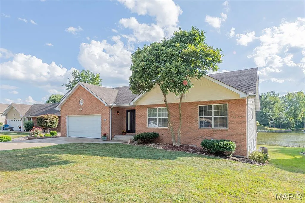 1352 Biscay Dr photo 1
