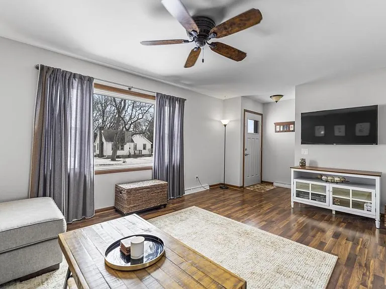 4506 Camden Rd — Photo 2