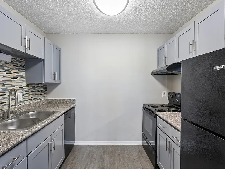 Compass Vista Apartments — Photo 43