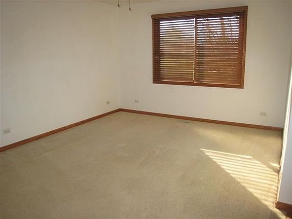 2nd image of 415 E Willow St #415
