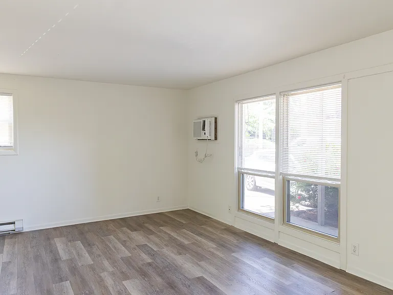 122 31st Ave N #106 — Photo 6