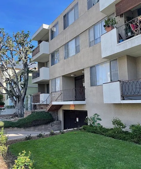 Alex Apartments — Photo 1