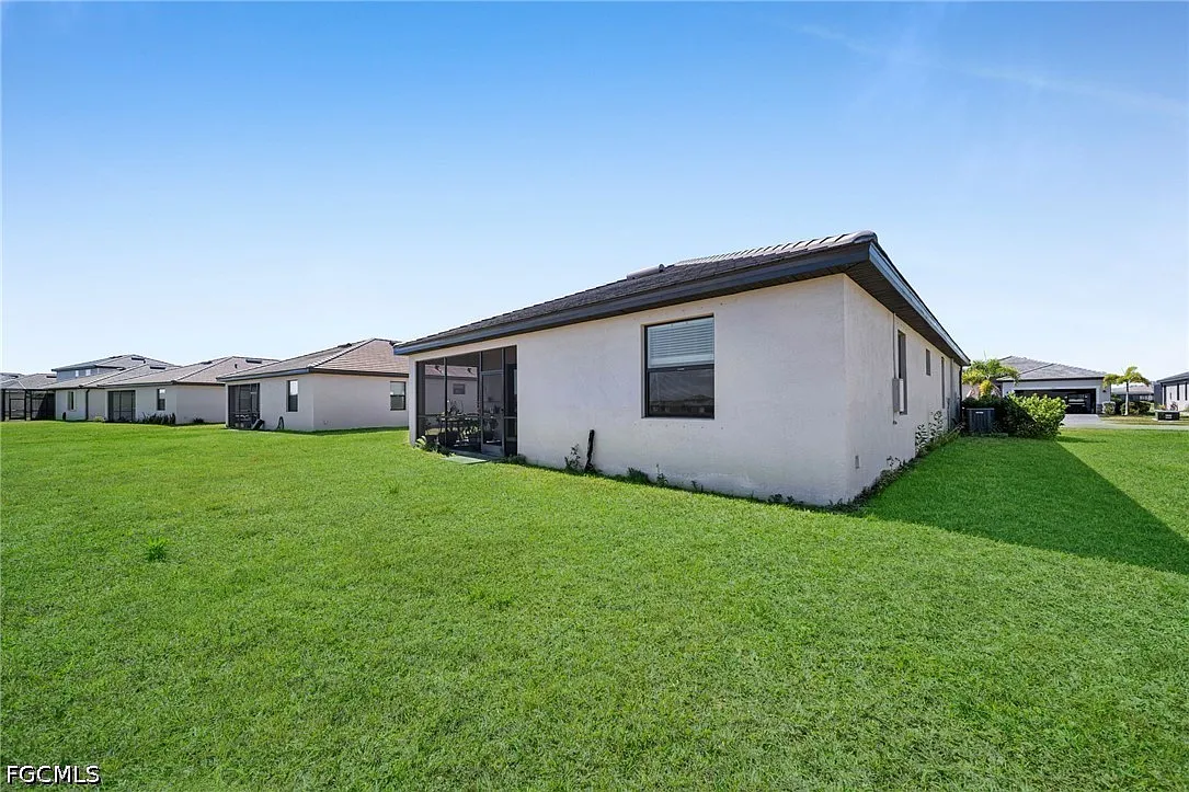 4 bed, 3.0 bath, 2032 sqft, $3,000 — Photo 4