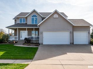 4051 Raleigh Ave, Bettendorf, IA 52722