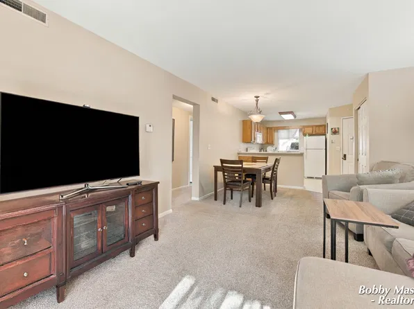 3302 Devonwood Hls NE APT B, Grand Rapids, MI 49525