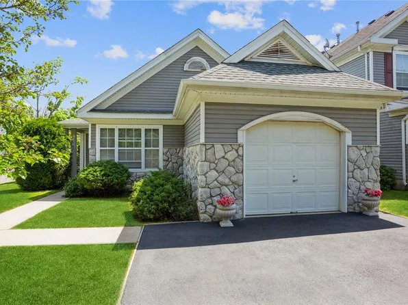 436 Birchwood Park Drive #436, Middle Island, NY 11953