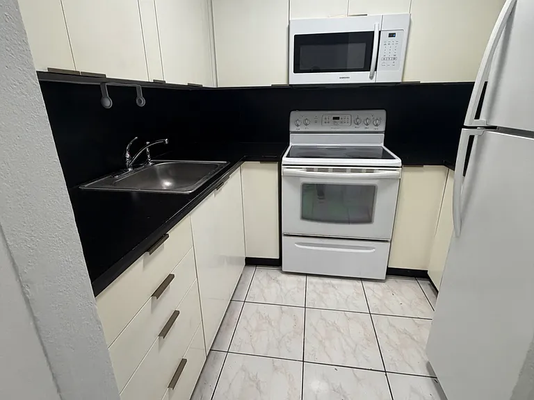 2565 W 56th St #110 — Photo 12
