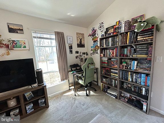 3rd image of 208 Telegraph Rd